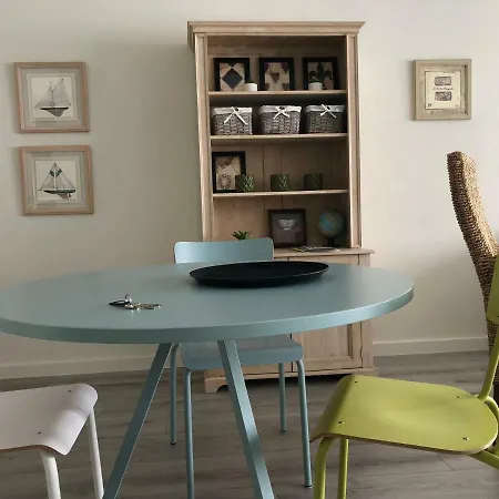 Scarphout Apartment *